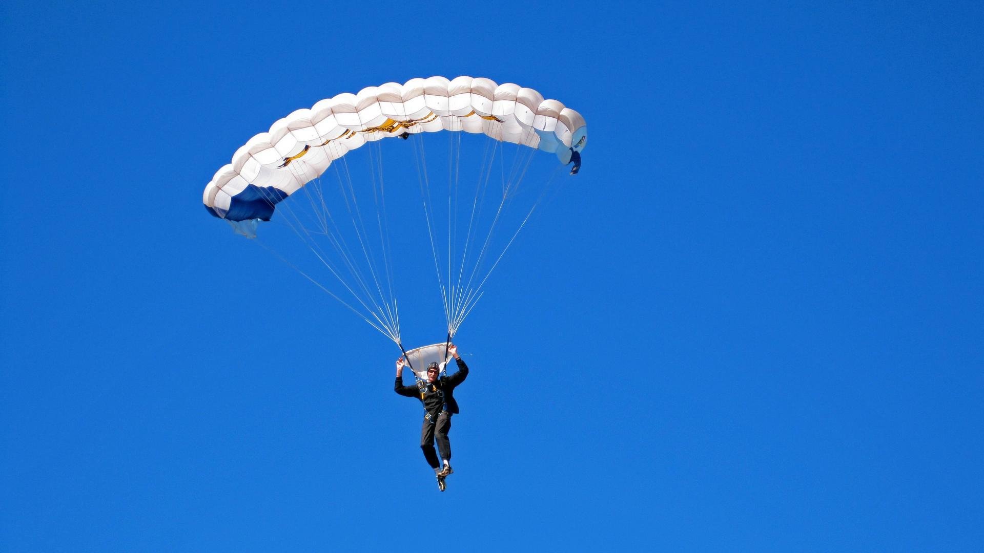 开云全站下载-国际车手争夺赛季桂冠,国际赛车车队