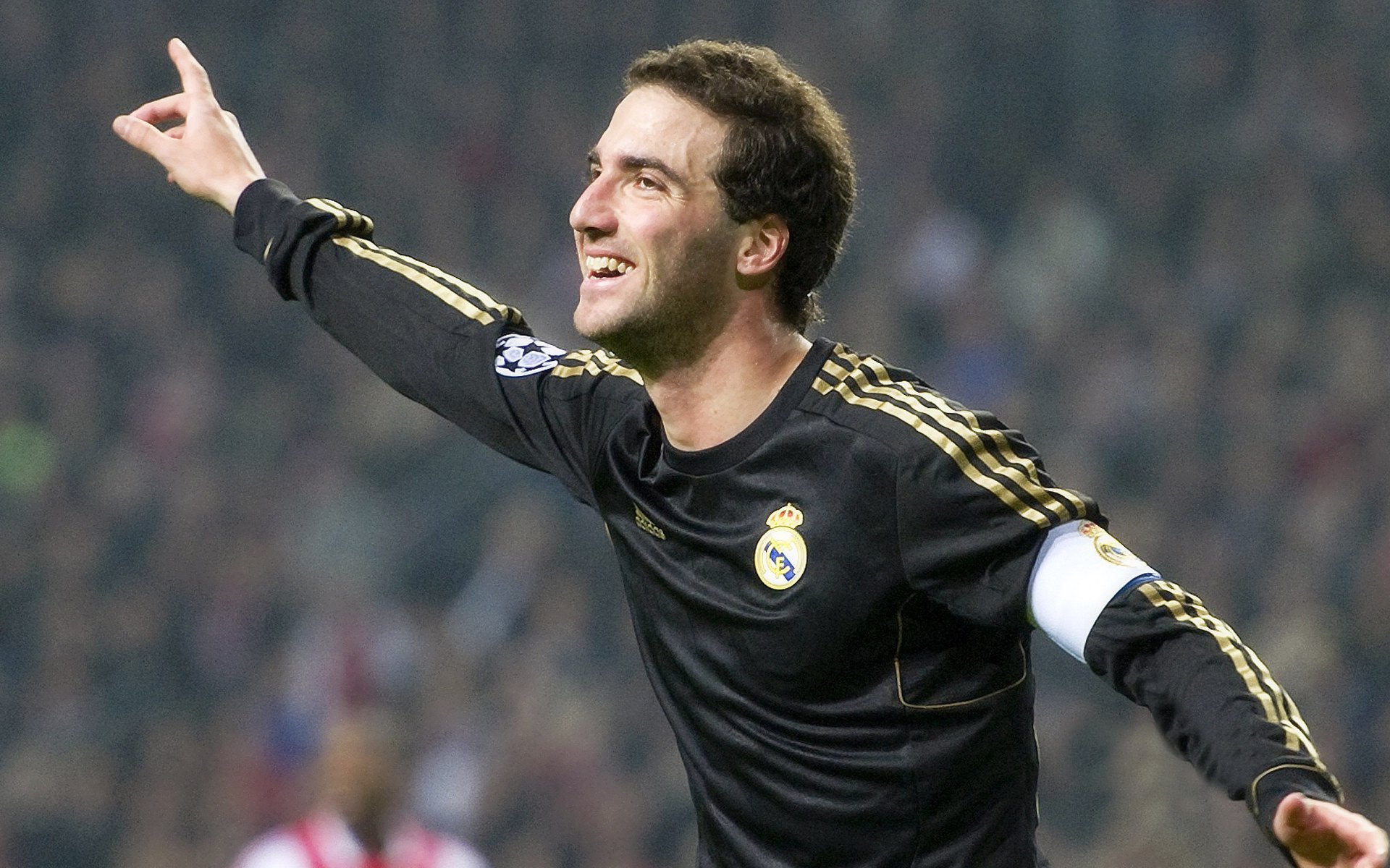 智能虚拟车队:AI助力比赛策略,智能车模拟