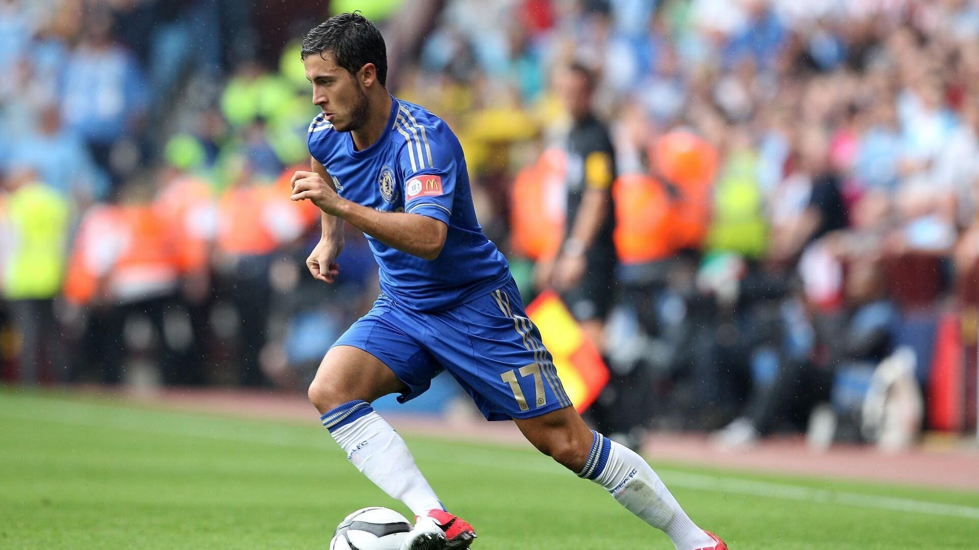 球迷的追星夜：偶像们在欧冠的光彩夺目，球迷明星